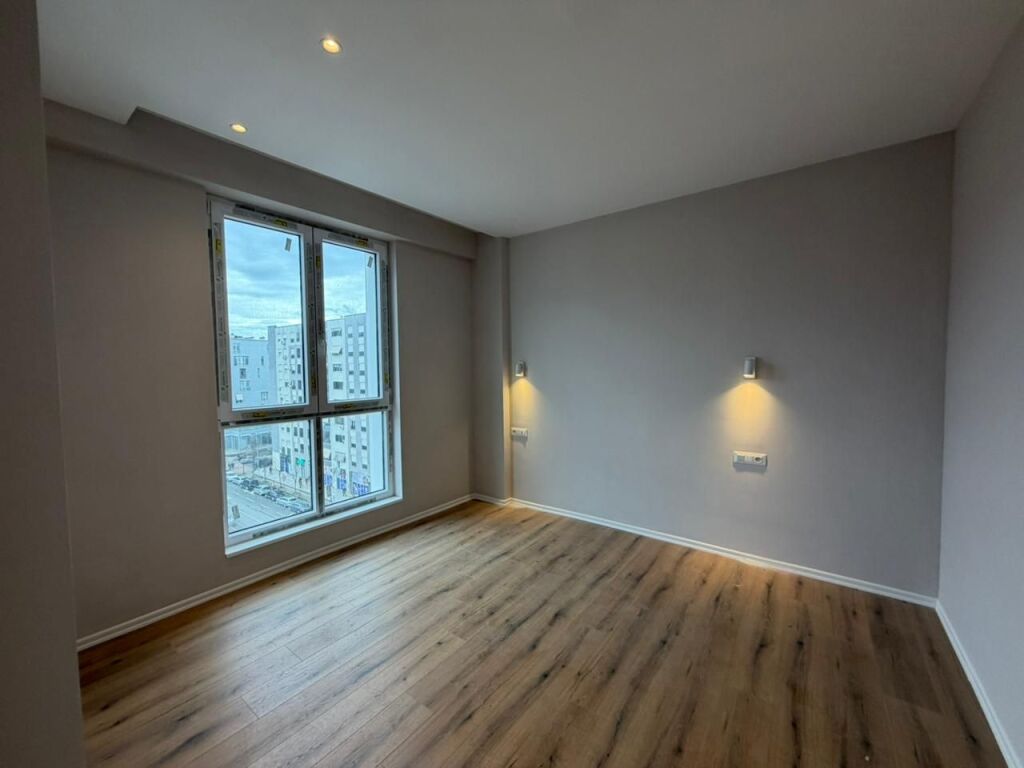 Apartament 1+1 per qira tek Komuna e Parisit.