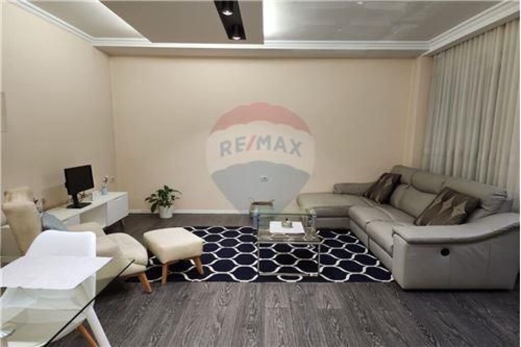 For Rent Apartment 2+1+2 + parking space for rent on Artan Lenja street, near the Construction Engineering!