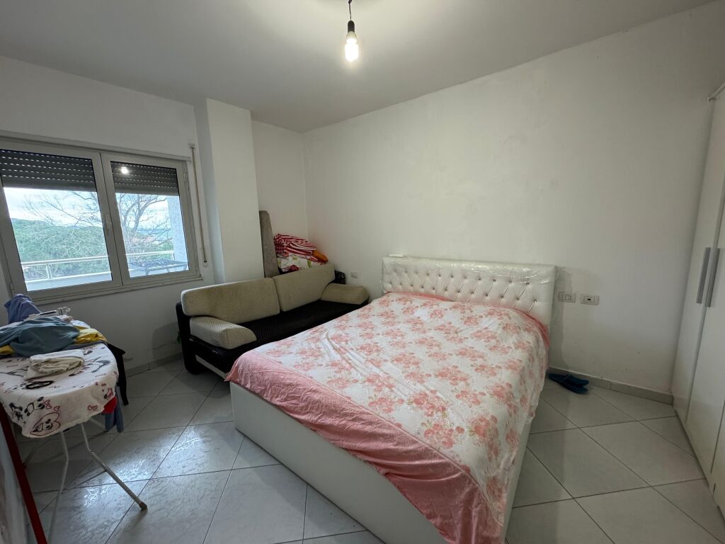 Shitet Apartament 1+1