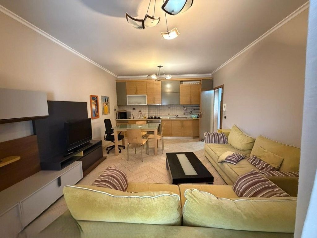 Shitet apartament 1+1 prane Pazarit te Ri! 179,000 €