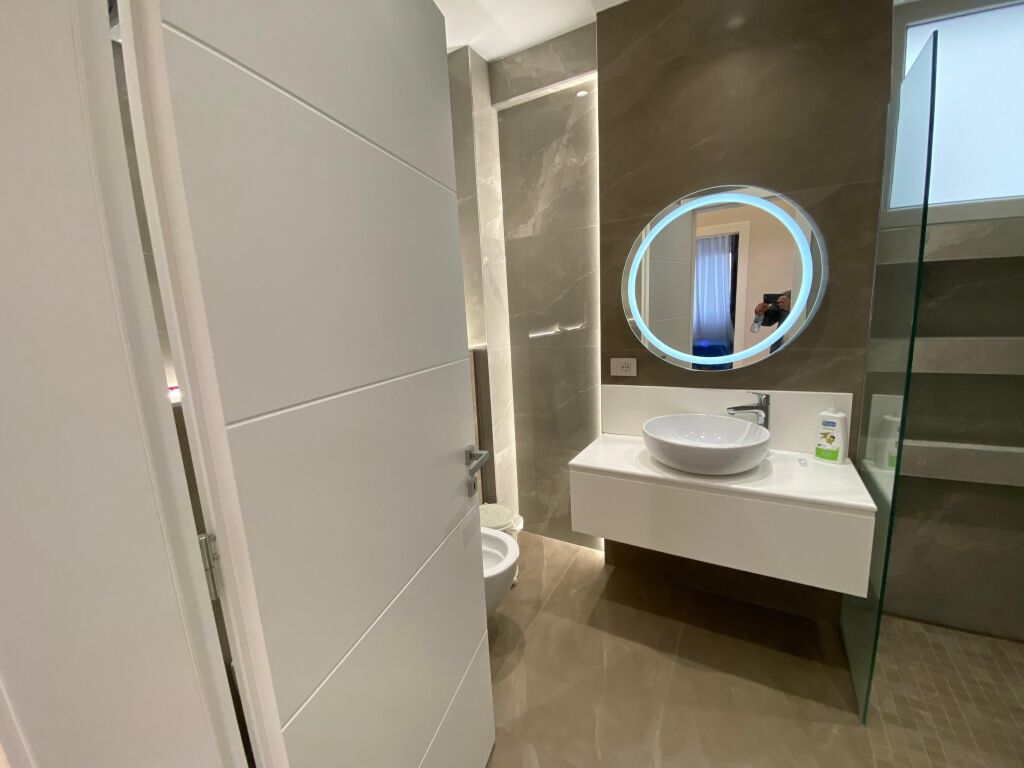 🏡 Jepet me qera apartament 2+1+2 – Liqeni i Thatë