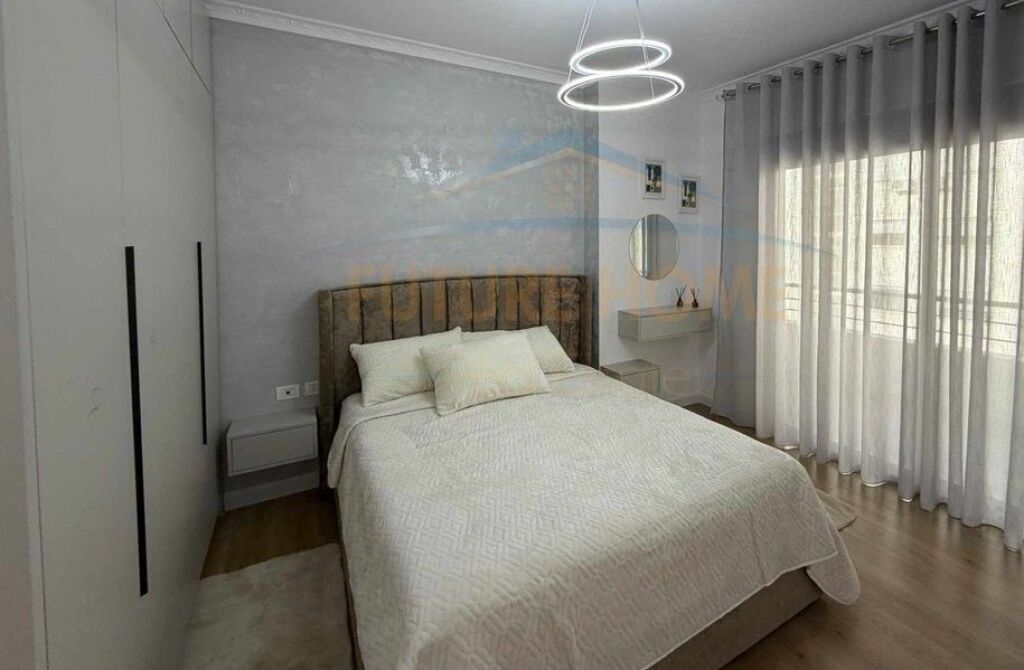 Shitet , Apartament 2+1+2 Unaza e Re, Tirane