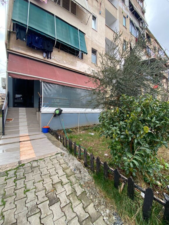 Laprake , Lokal per shitje prane Spitalit Ushtarak