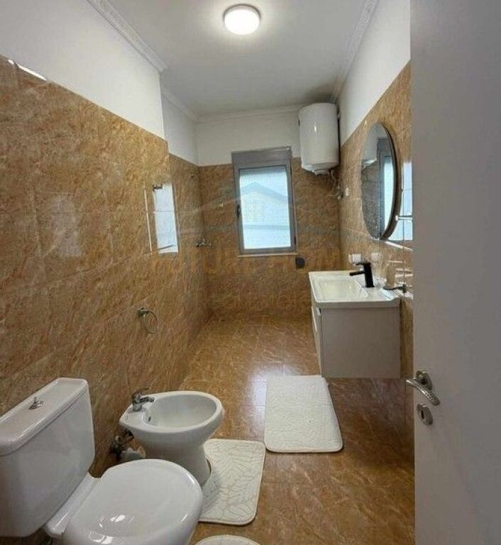 Shitet , Apartament 2+1+2 Unaza e Re, Tirane