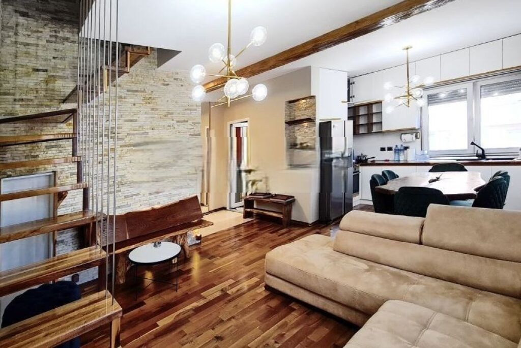 Duplex per Shitje Tek Kopshti Botanik!