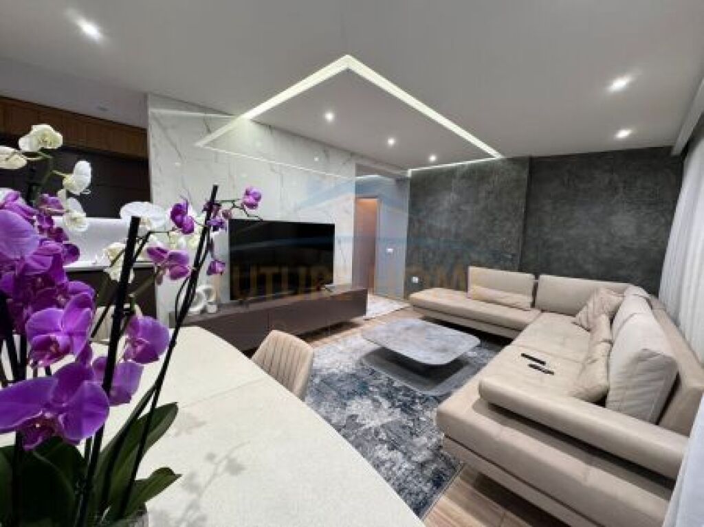 Shiten,2 apartamente 1+1/2+1,Rruga Isa Boletini