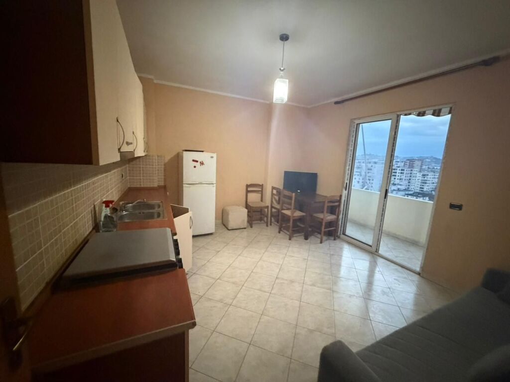 SHITET APARTAMENT 1+1 ISH URT, NE DURRES
