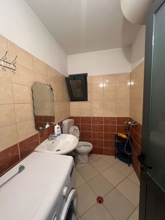 Affitto | Appartamento 1 + 1+Bllk | Comune di Parigi | 400 €/mese