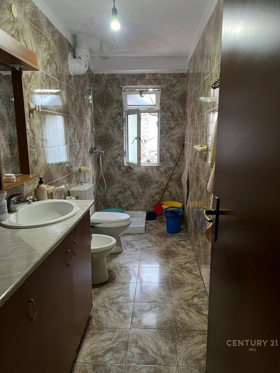 SHITET APARTAMENT 2+1 NE QENDER TE TIRANES