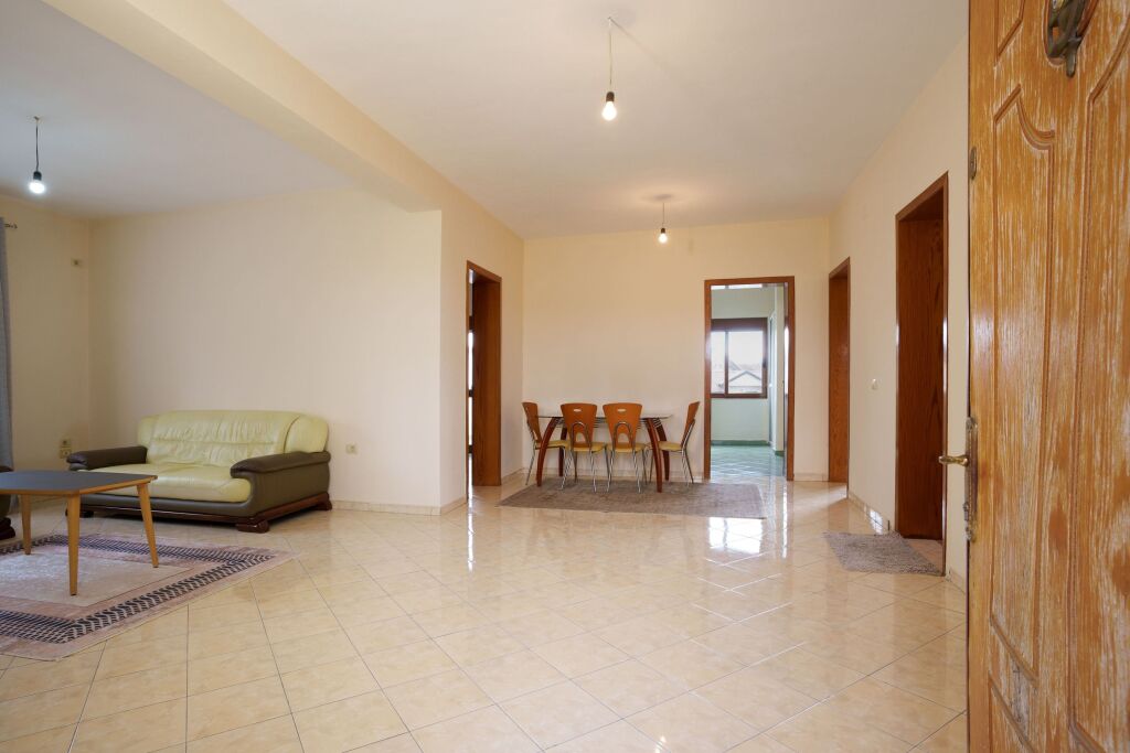 Shitet Penthouse Apartament -160 m²