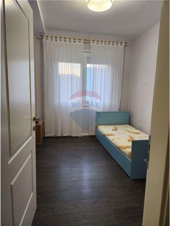 For Rent Apartment 2+1+2 + parking space for rent on Artan Lenja street, near the Construction Engineering!