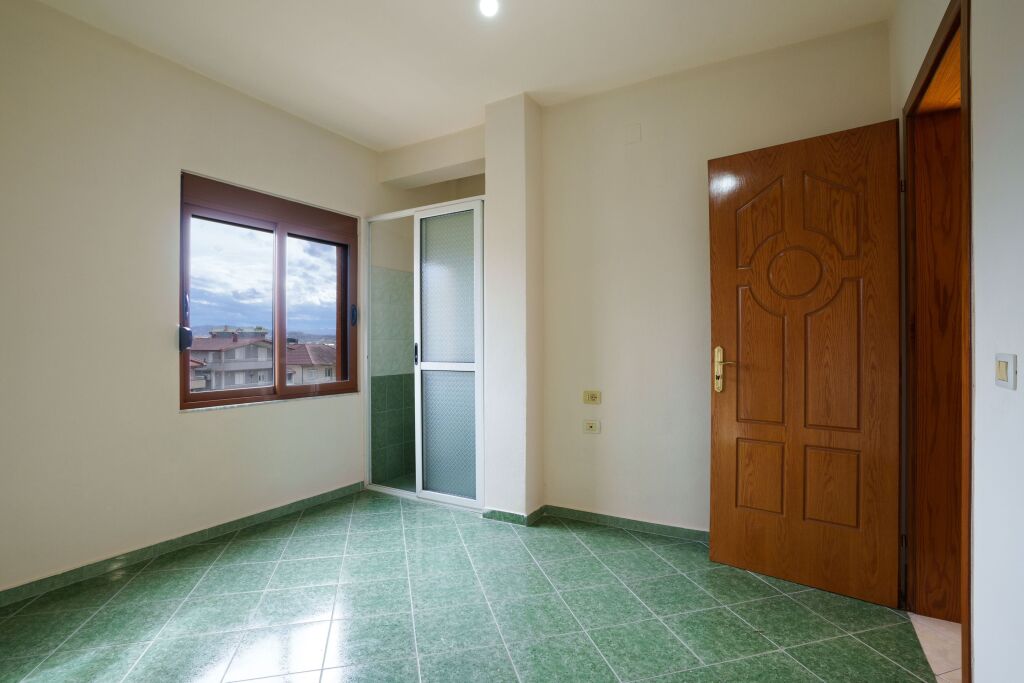 Shitet Penthouse Apartament -160 m²