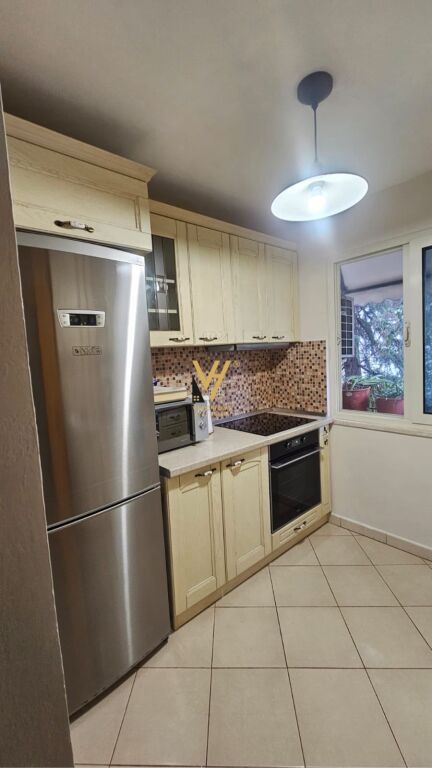 JEPET APARTAMENT 2+1+BLK ME QIRA TE RR.SOTIR PECI 70.000 LEKE