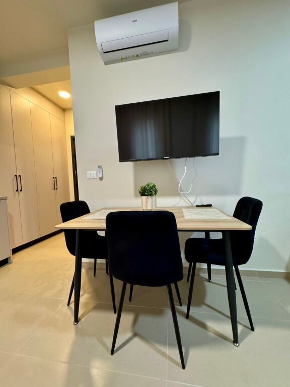 📣 QERA SUPER GARSONIERE 📍 Kompleksi Aura, Laprake 🛣️ Rruga "Dritan Hoxha" ✨