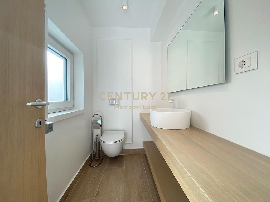 Vilë për Qira tek " Long Hill " Residence 3,000 € /Muaj