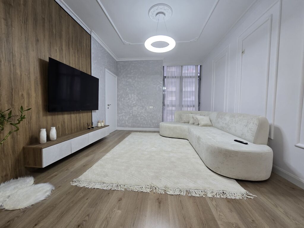 Appartamento 2+1+2+Balcone in Vendita vicino alla Circonvallazione, Astir