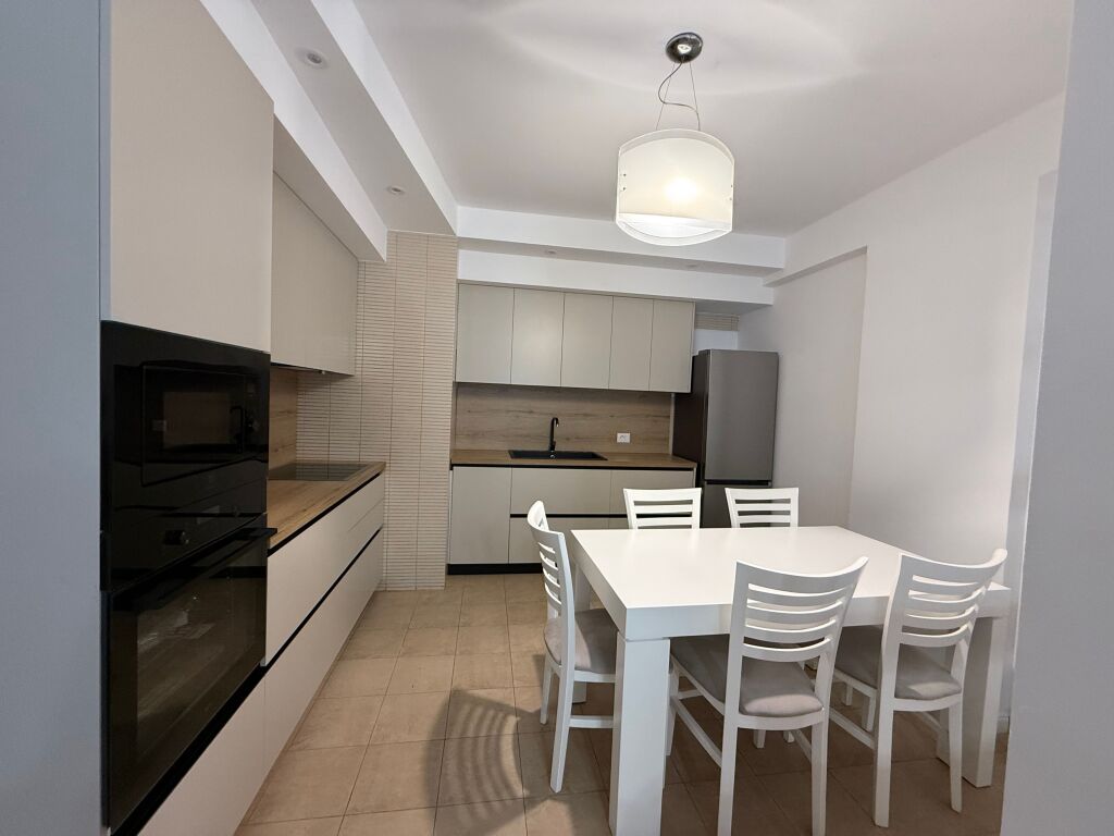 Ofrojme Apartament 2+1+2 me qira te Komuna e Parisit Kika 1 !!