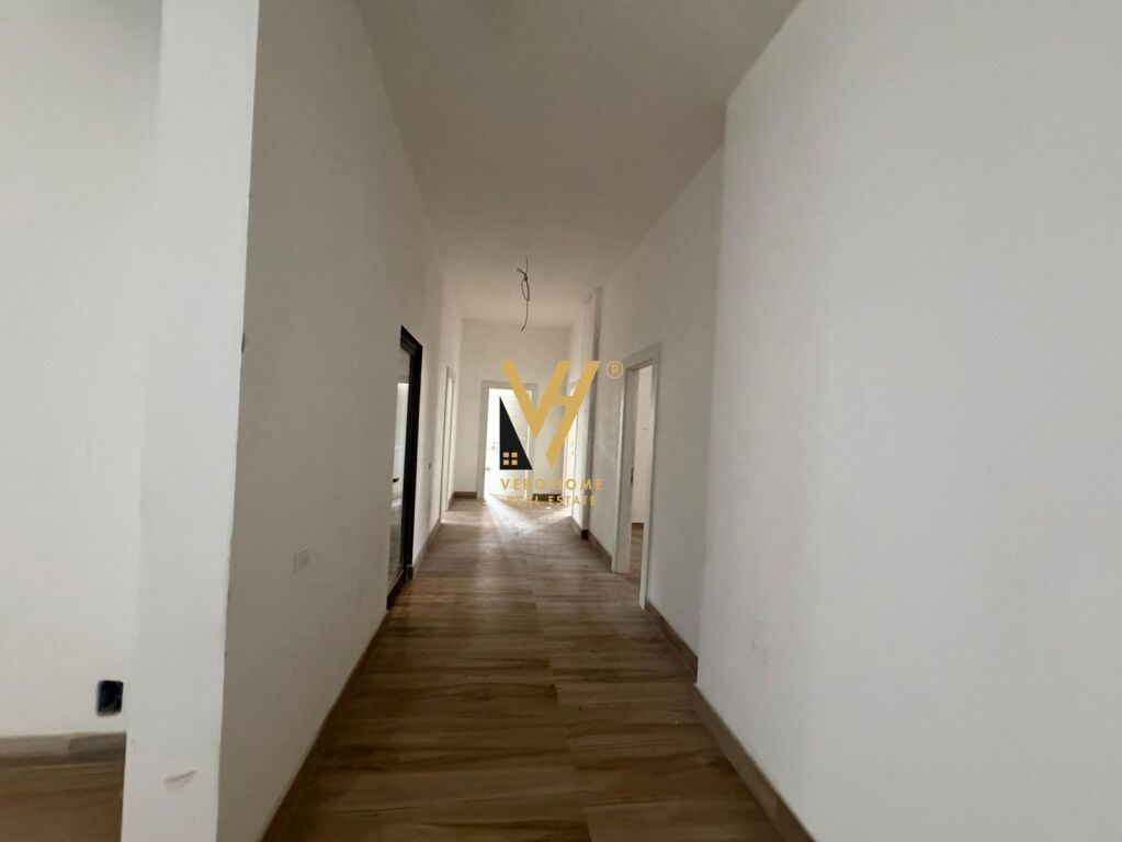UFFICIO 680 M2 IN AFFITTO IN VIA MINE PEZA 15.600 EURO