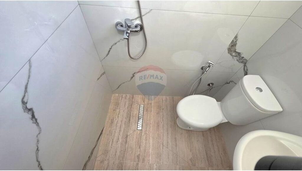 🌊🏡 APARTAMENT 2+1+2 PËR SHITJE – LUNGOMARE, VLORË