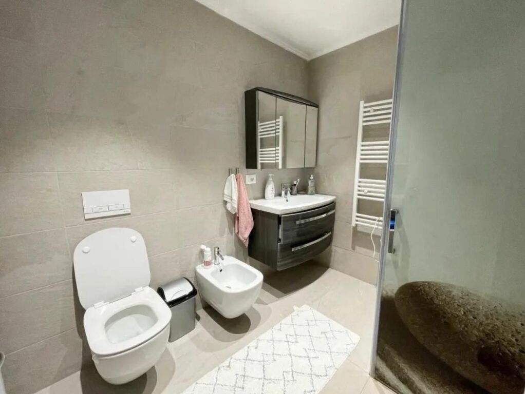 Appartamento 2+1 +2 in affitto in Via KAVAJA