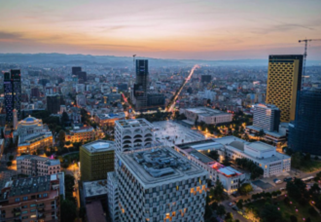 Locale commerciale in affitto nel centro, vicino a Piazza 2.000 € /Mese