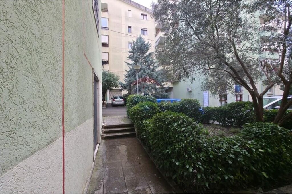 AMBIENTE COMMERCIALE IN AFFITTO VICINO AL GIARDINO BOTANICO!