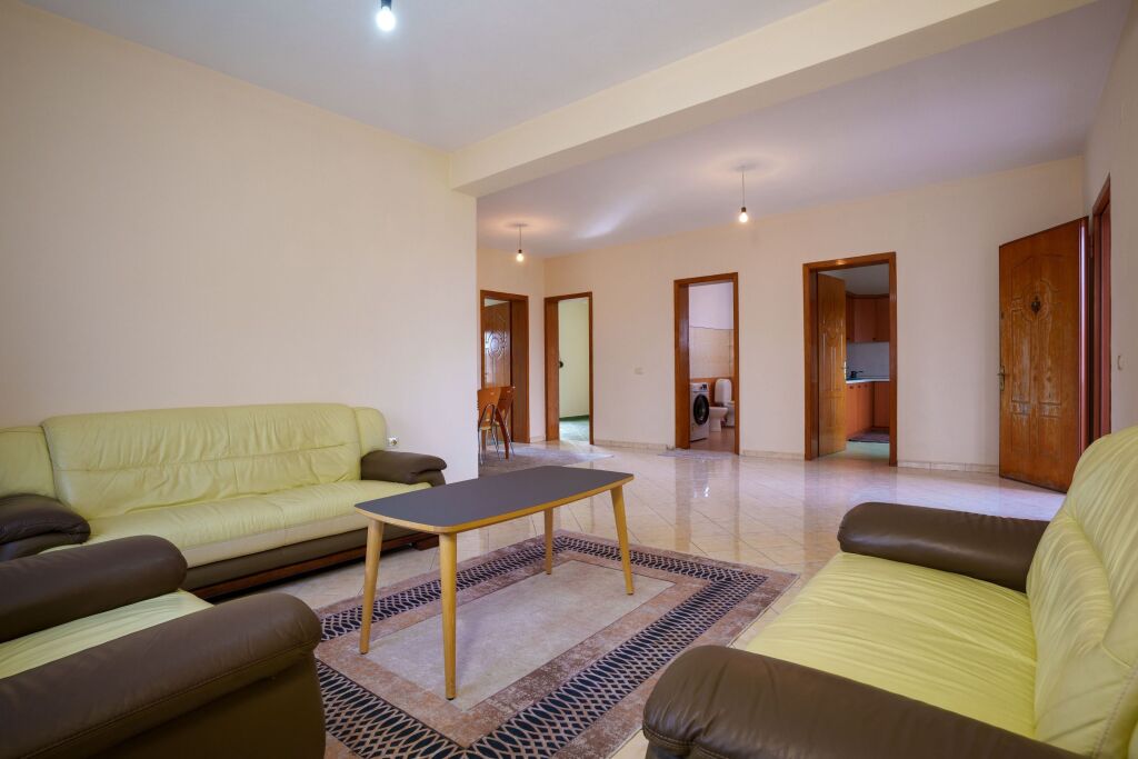 Shitet Penthouse Apartament -160 m²