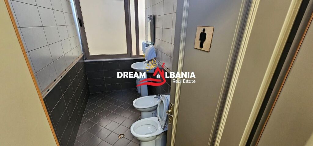 Locale Commerciale/Ufficio in Vendita nel centro di Shkodra (ID 4161094)