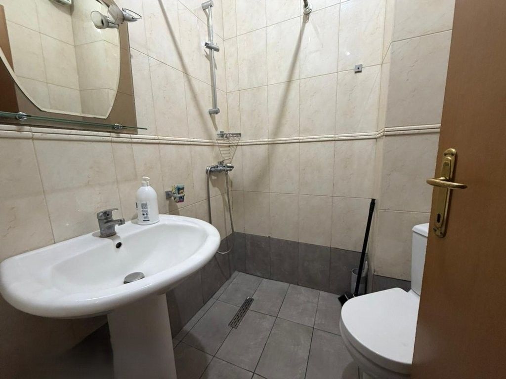 Shitet apartament 1+1 prane Pazarit te Ri! 179,000 €