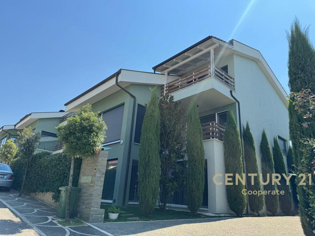 Luxury villa for rent at Long Hill Residence