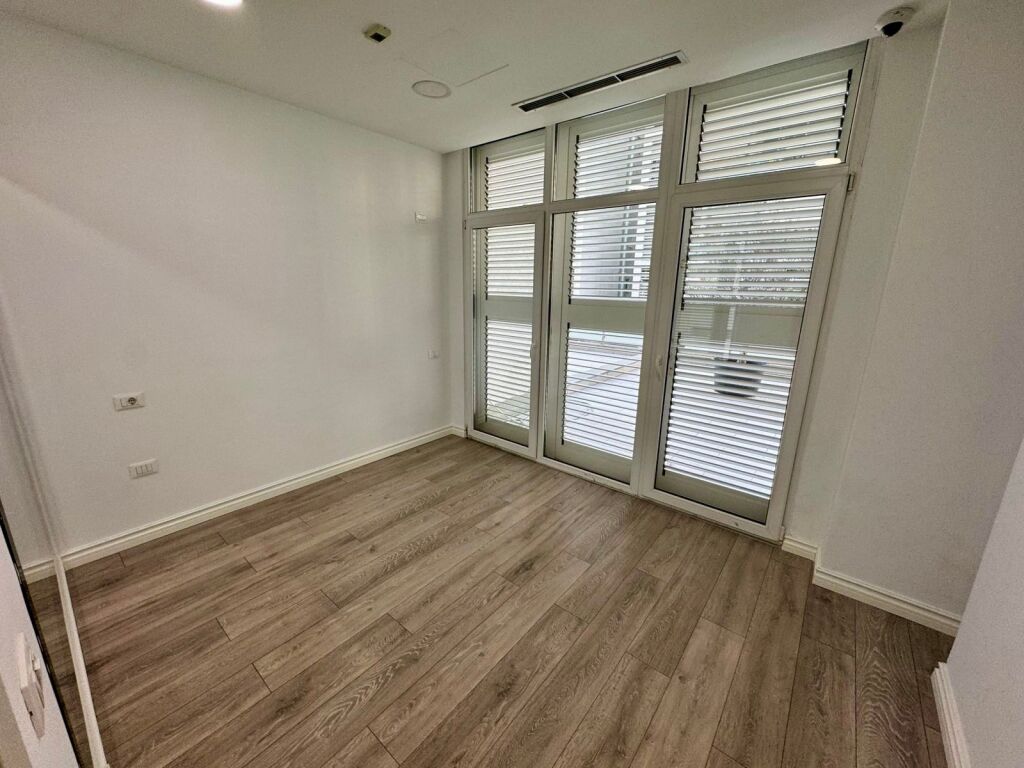 📣 QERA Ambient Per Zyra 📍 Komuna Parisit, Kompleksi "Kika 2" ✨