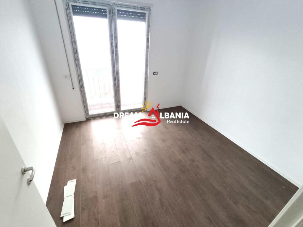 Ufficio con 3 ambienti in affitto al Pazari i Ri, Tirana (ID 42215477)