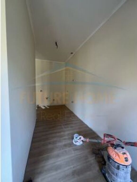 Shitet, Apartament 2+1+2, Fresku, Tiranë