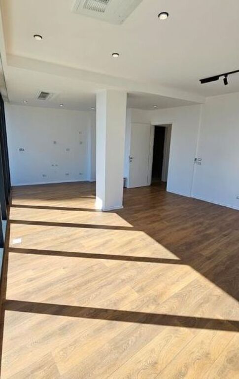 Apartament 2+1+2 post parkimi per qera tek Lake View