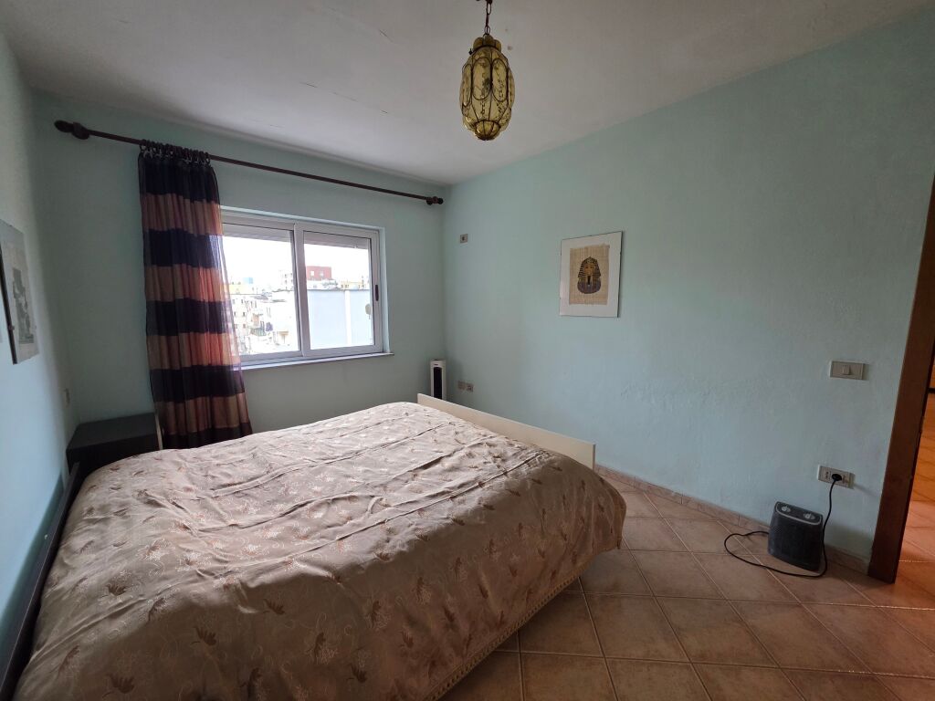 Tek Rruga Bardhyl Shitet Apartament 3+1 Me Planimetri Te Rregullt