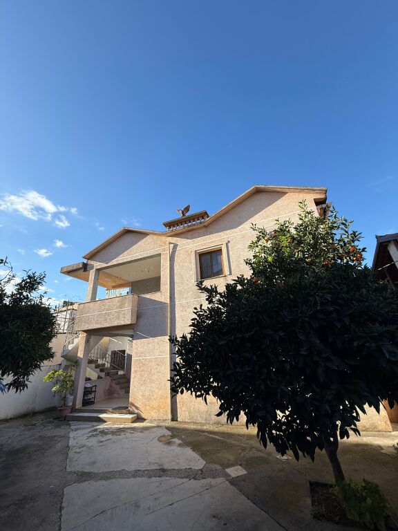 Villa su due piani in affitto