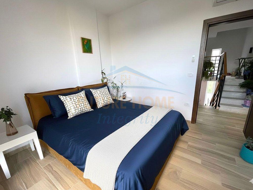 In affitto, Villa su 2 piani con piscina, Farkë, Tirana.