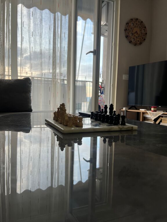 Shitet Ap. 2+1 i mobiluar te Univers City!