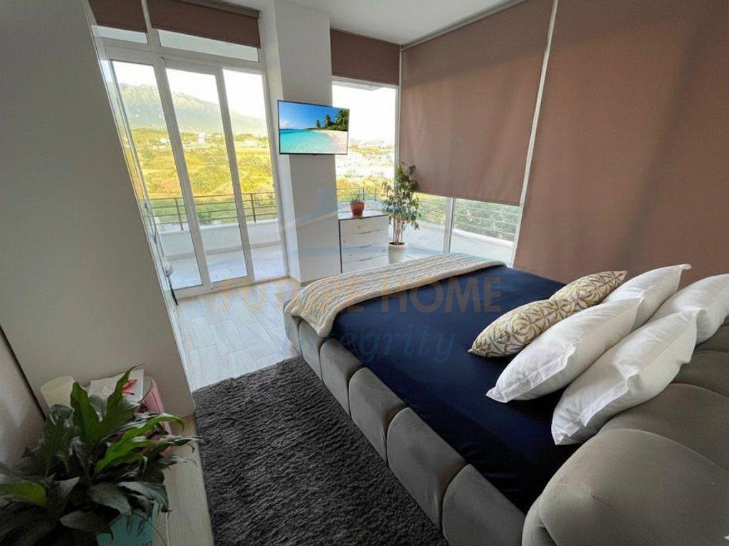 In affitto, Villa su 2 piani con piscina, Farkë, Tirana.