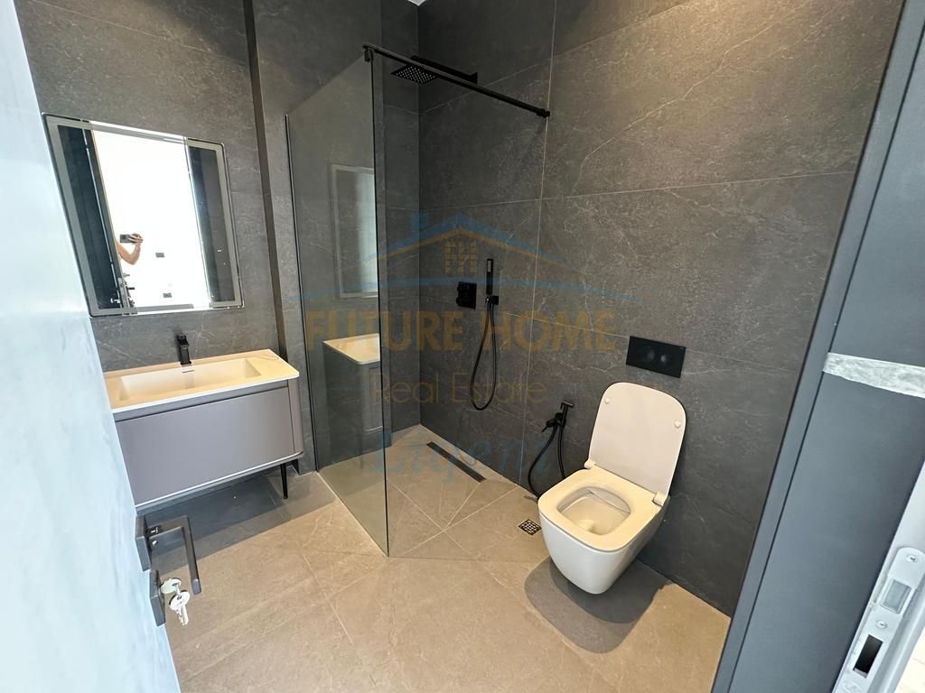 Qera, Vilë, Vilat Forest, Liqeni I Thatë, Tiranë.