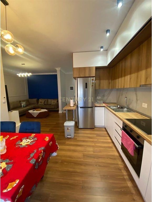 APARTAMENT 2+1 ME QIRA TEK RRUGA E DIBRES