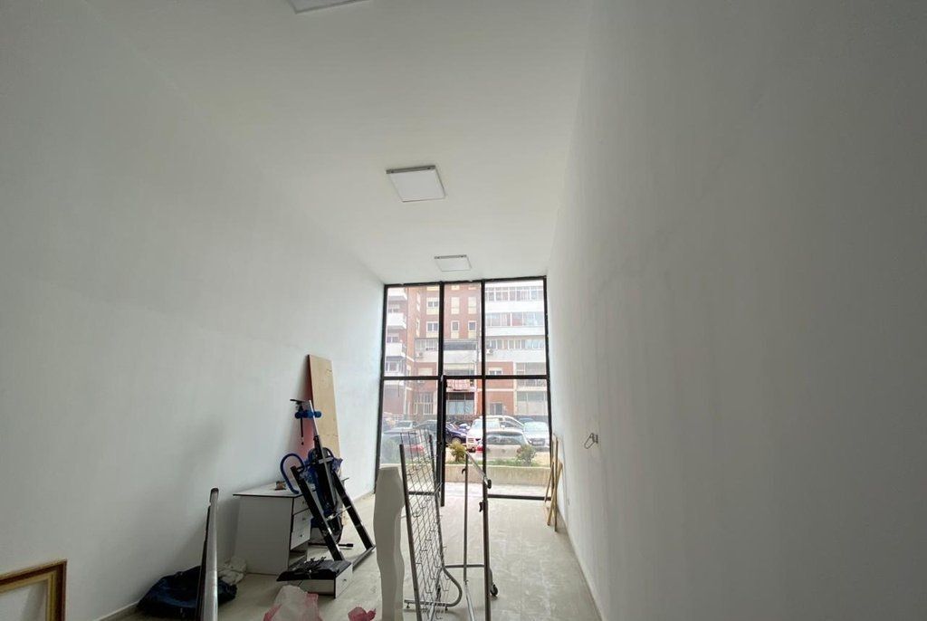 EXCLUSIVE! PARIS MUNICIPALITY COMMERCIAL UNIT FOR RENT