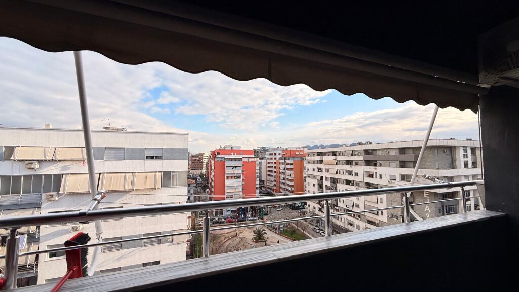 Apartament 2+1, Astir!