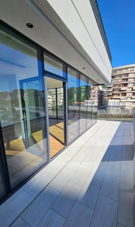 Apartament 2+1+2 post parkimi per qera tek Lake View