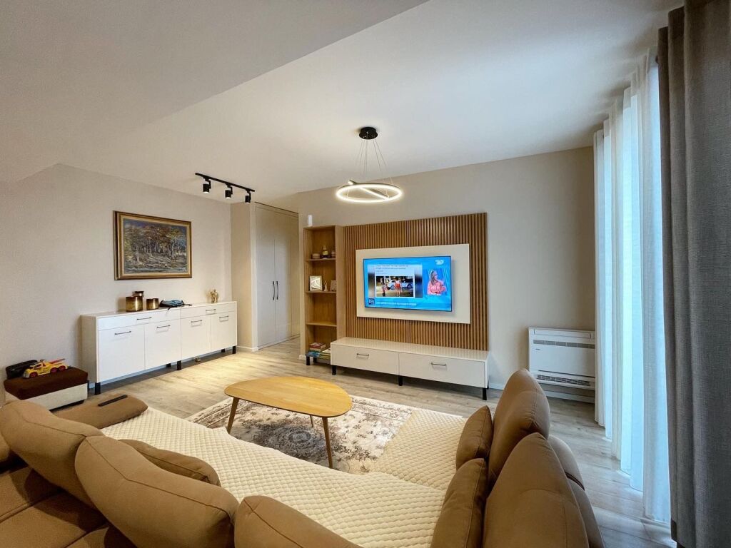 Apartament 2+1 per qira prane Globe tek Ish Parku i Autobusave.