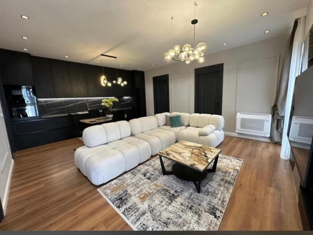 Apartament luksoz 3+1+2 për qira në Garden Building