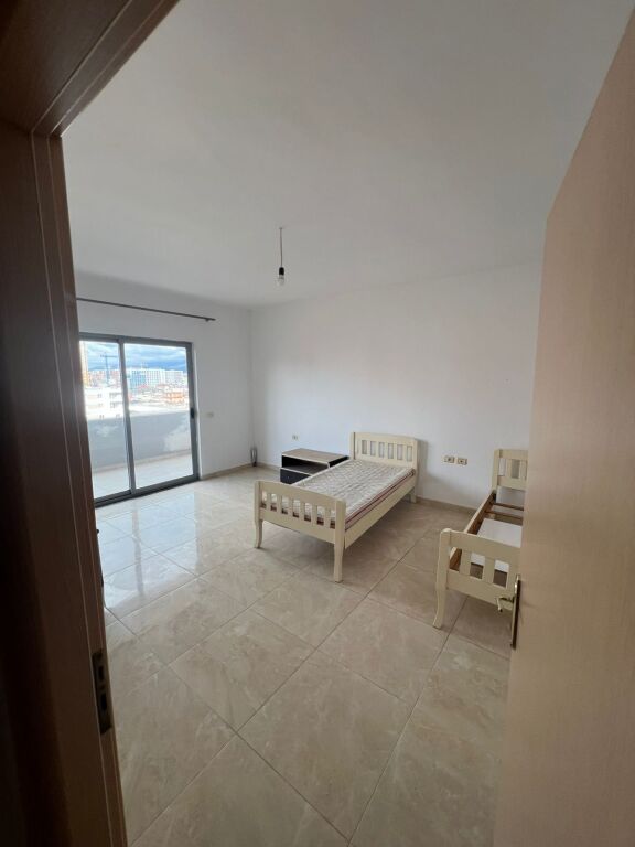 Apartament me qera 2+1+2