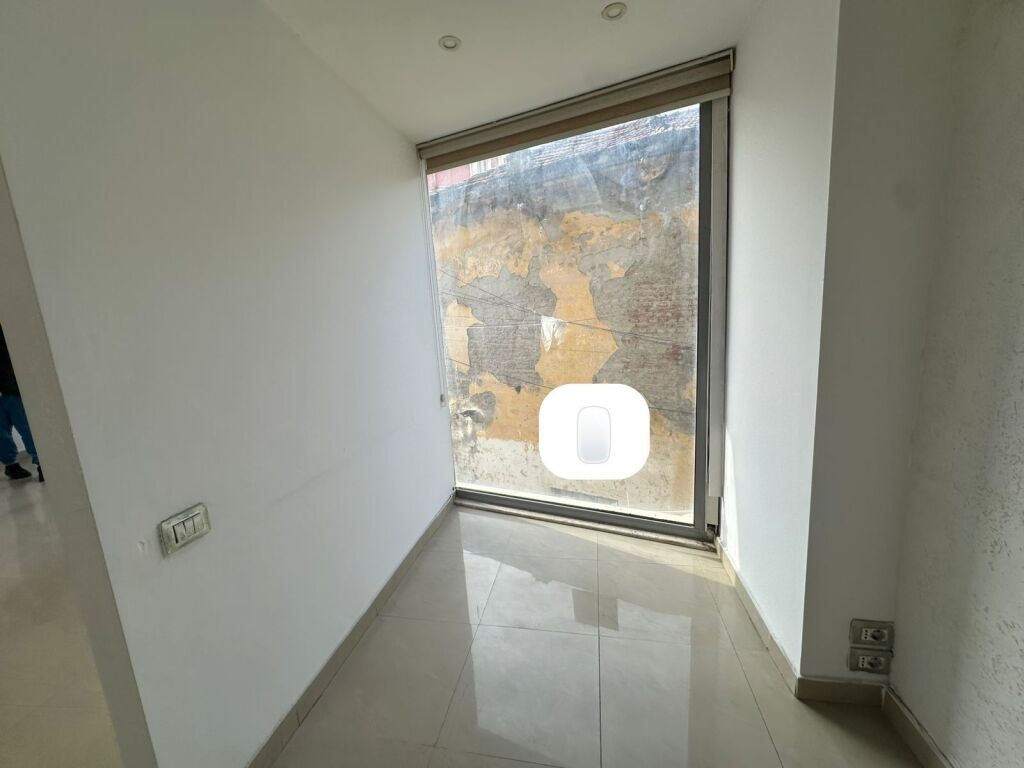 Zyre per qira tek Pazari i Ri