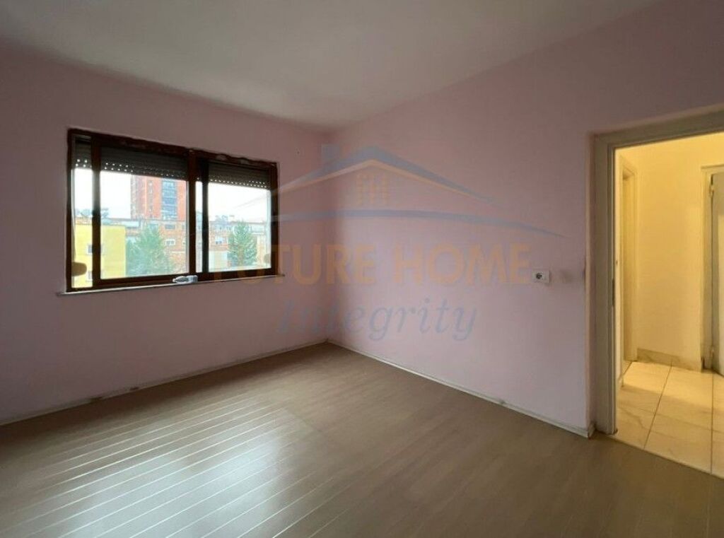 Shitet, Apartament 2+1, Ish Ekspozita, Tiranë.