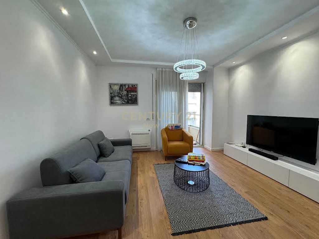 APARTAMENT PER SHITJE TE RRUGA E RE PORTIT
